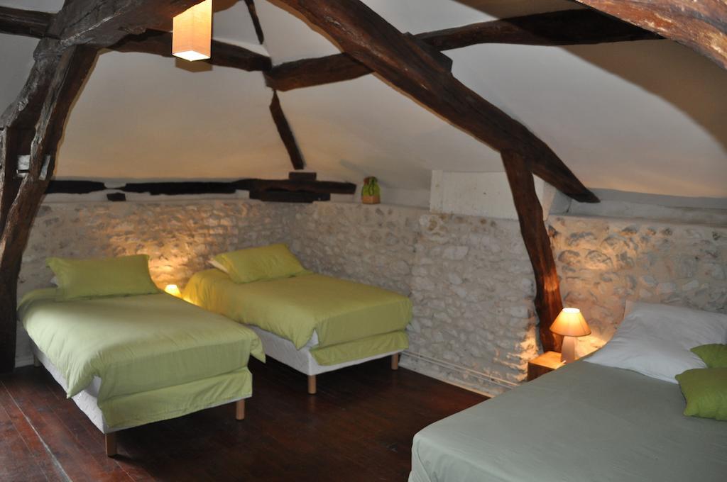 Chambres D'Hotes La Grange Au Bois Champagne-et-Fontaine Стая снимка